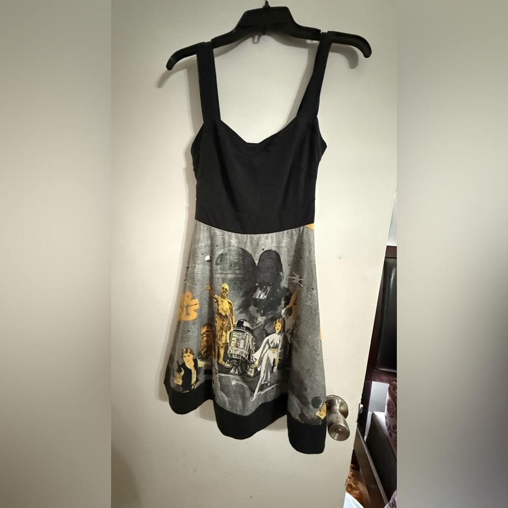 Her Universe Star Wars Black and White Graphic Top - Picture 5 of 5